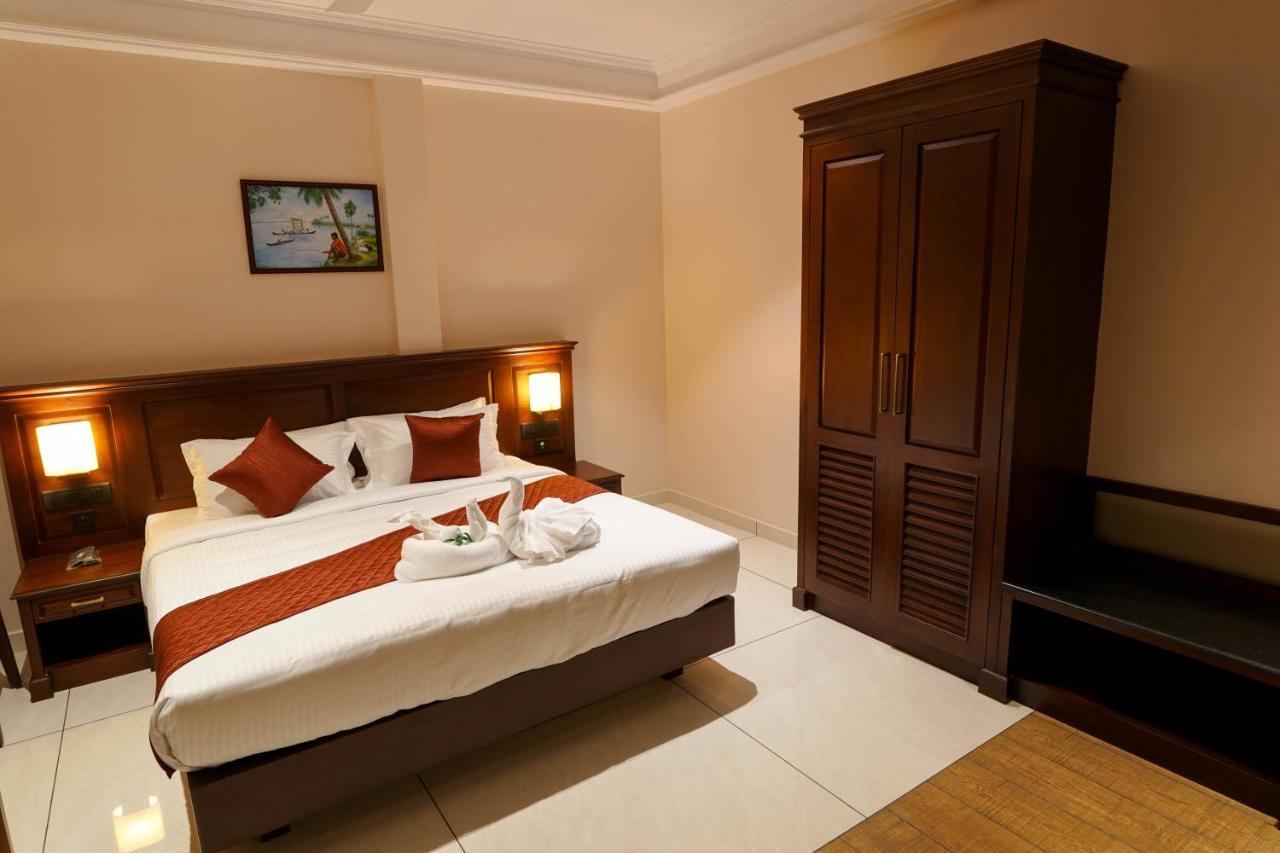 Hotel Heritage Plaza Kottajam Kültér fotó